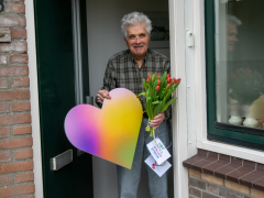 210321-Bloemen-uitdelen-106