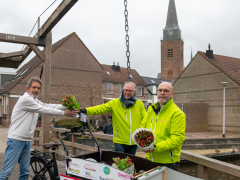 210321-Bloemen-uitdelen-110