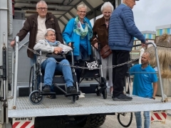 FM-STrandrups-op-de-liftklep-samen