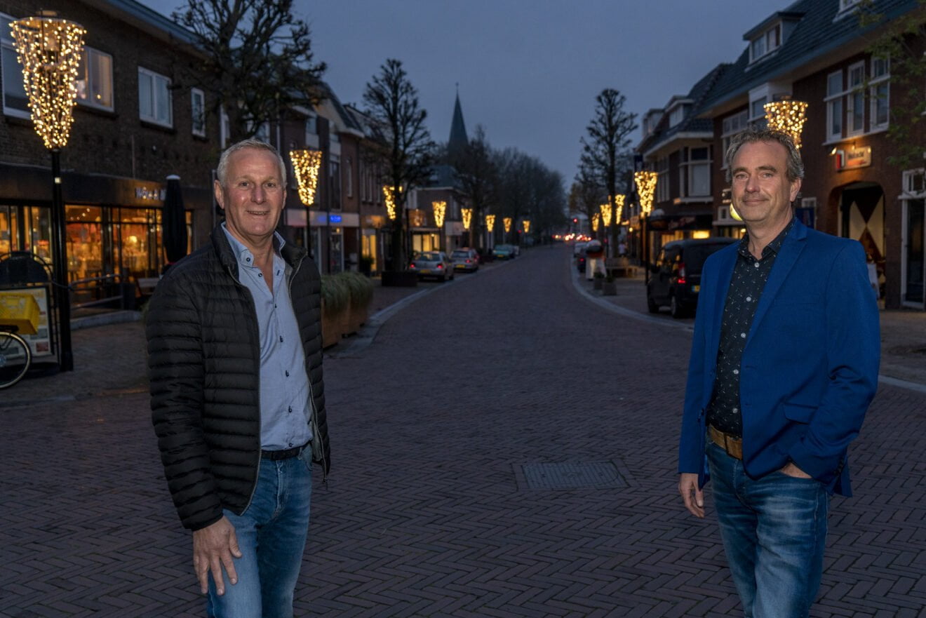 Nieuwe sfeerverlichting in centrum Hillegom ontstoken