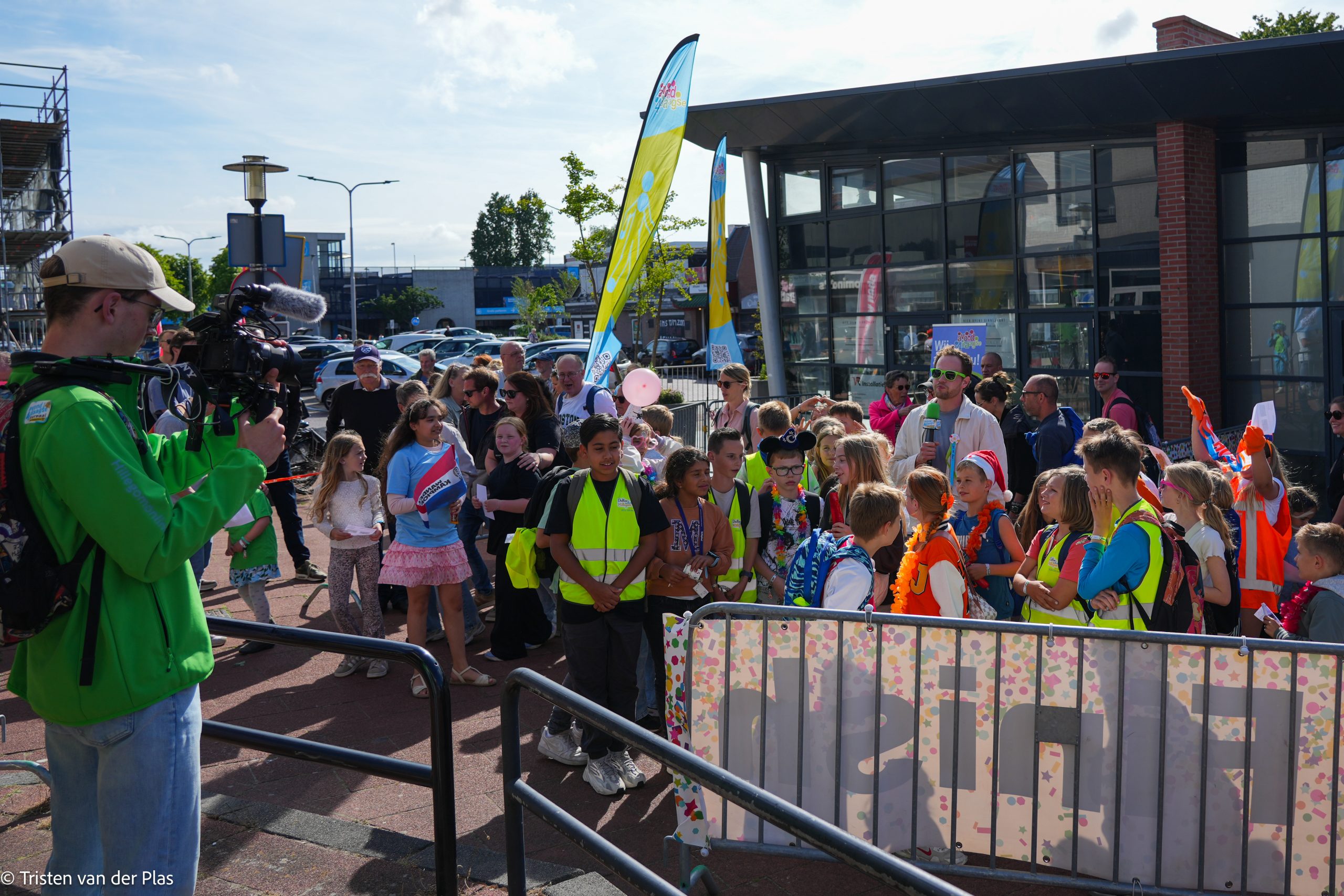 Avondvierdaagse journaal: Feestelijke en zonnige laatste wandeldag