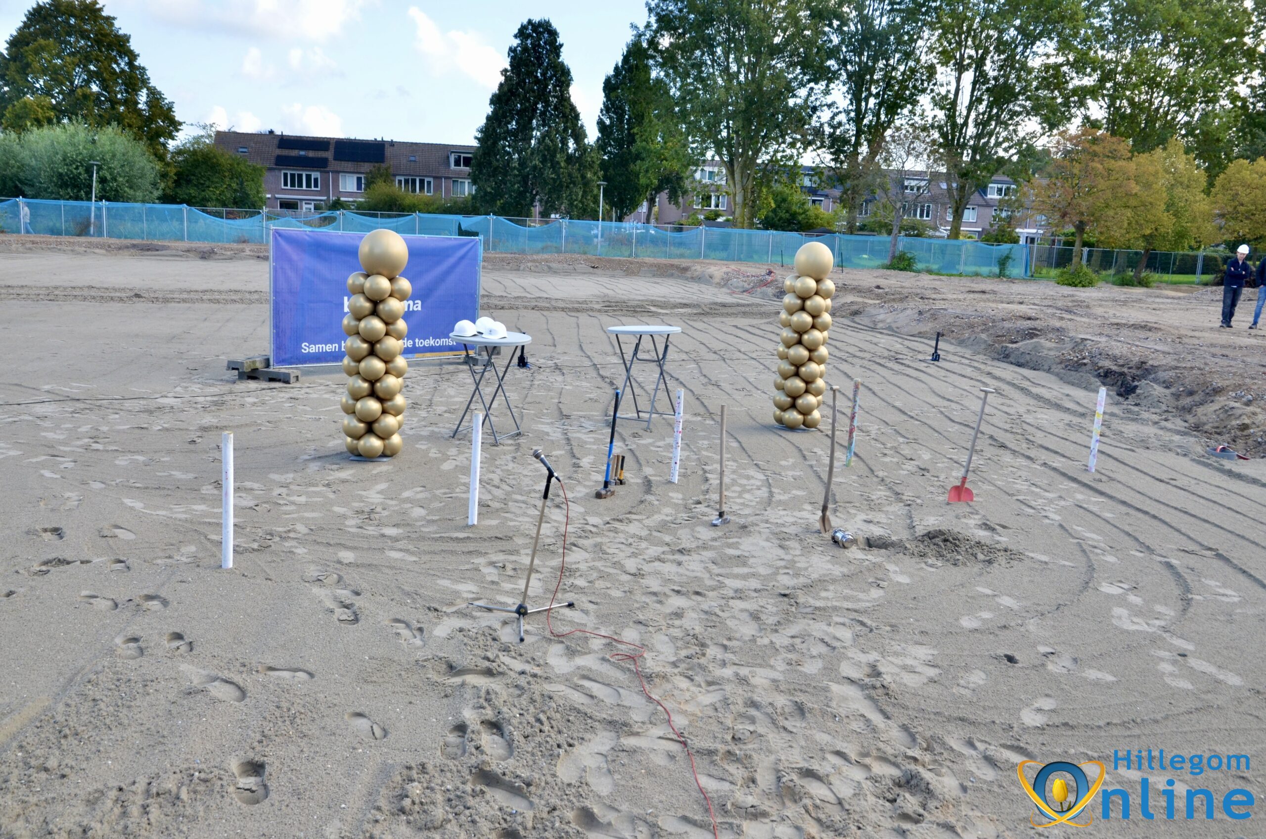 Eerste paal De Giraf (aan de rand van bouwterrein Guido Gezellelaan)