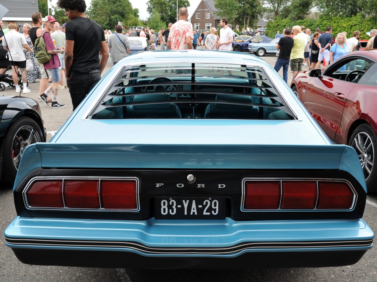 Ford Mustangs pronken bij Brouwerij Klein Duimpje