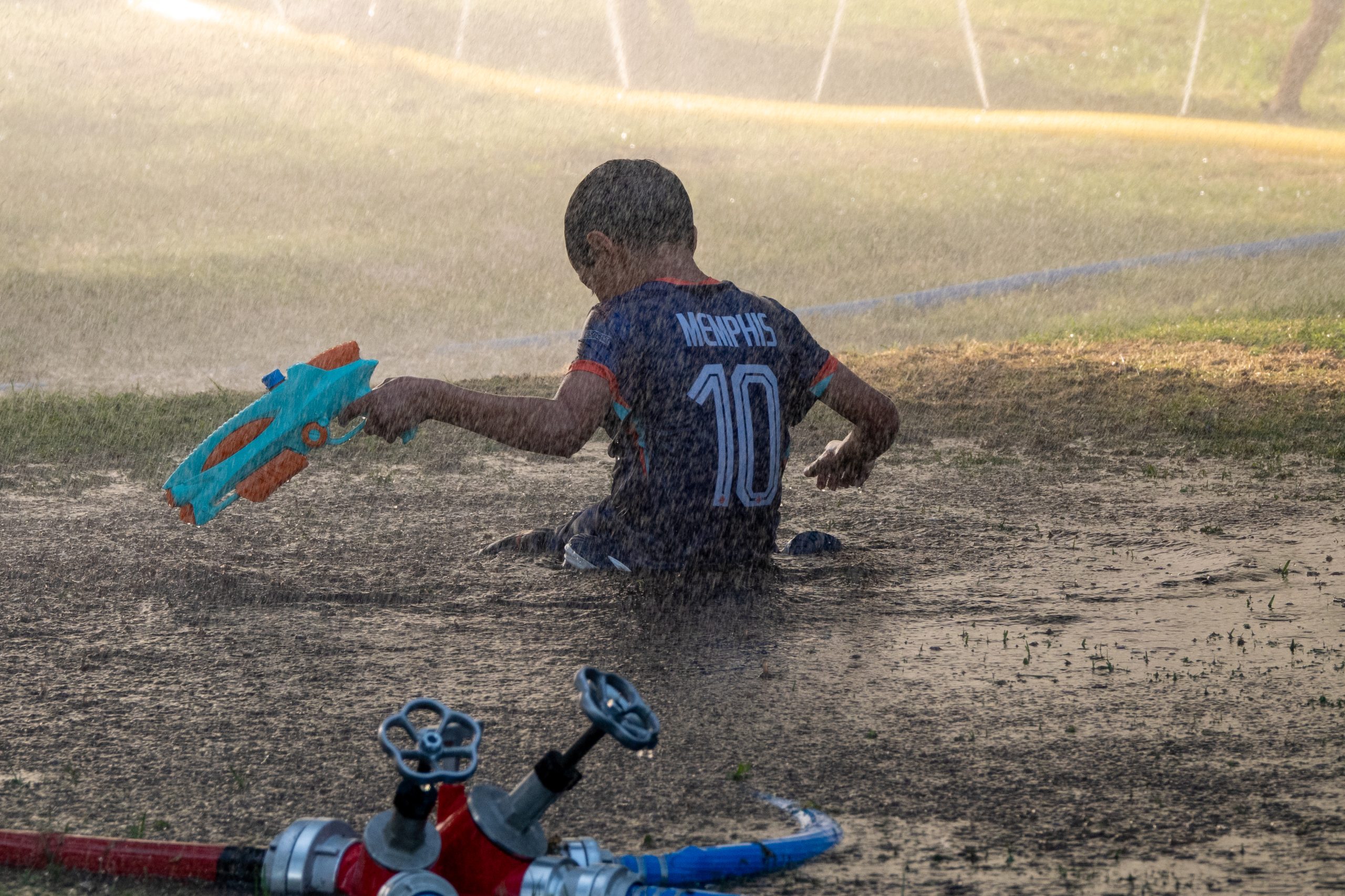 Verkoelend watergevecht met de brandweer
