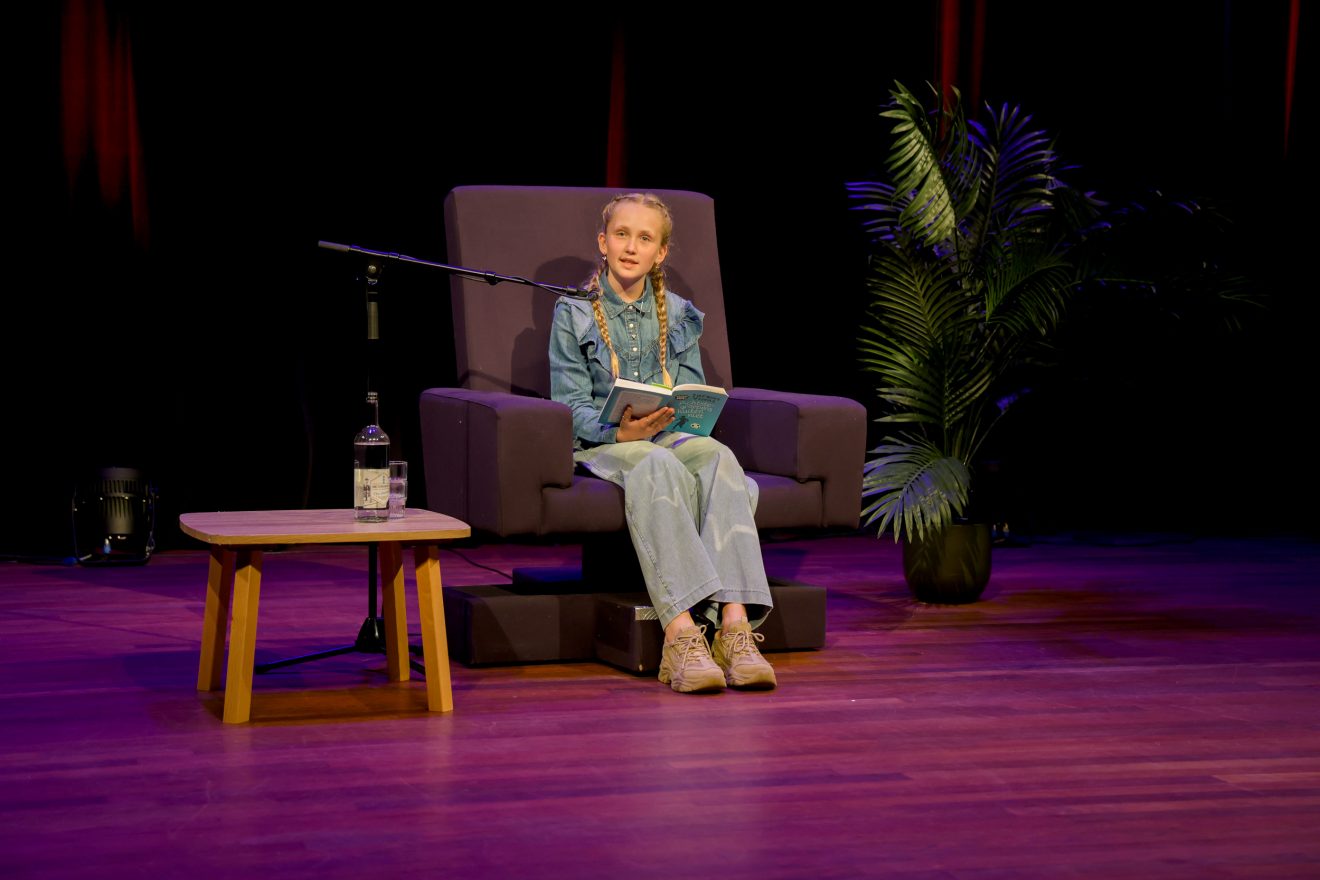 Hillegomse Eva is voorleeskampioen van Noord-Holland