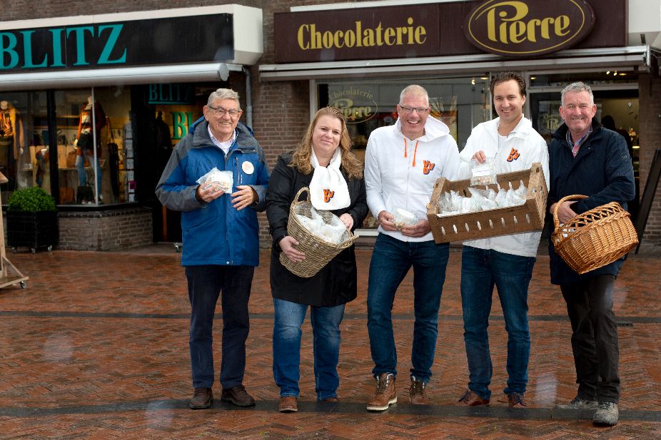 VVD deelt bloembollen uit