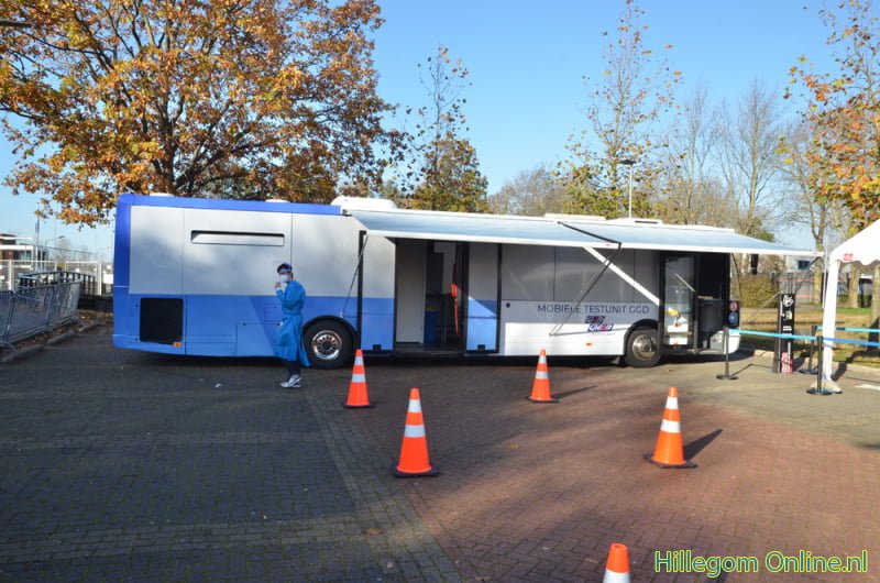 Eerste landelijke mobiele Corona-testbus in Hillegom