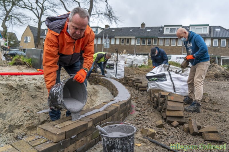 Buurt helpt mee met aanleg Julianapark