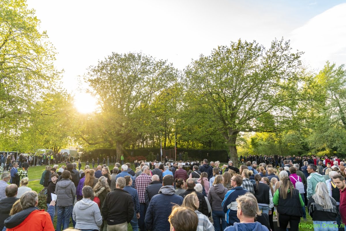 Zonnige en drukke dodenherdenking