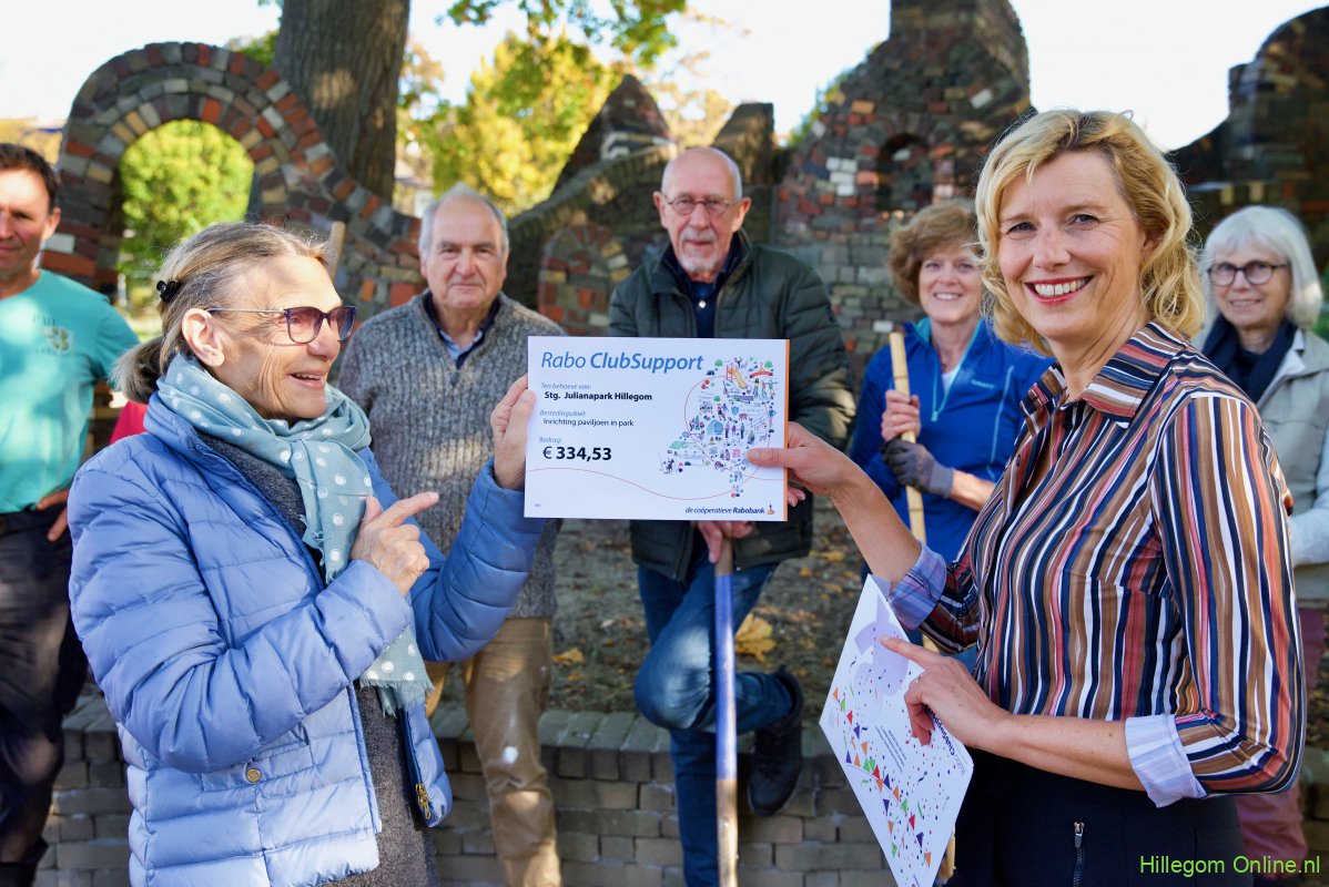 Julianapark ontvangt cheque RaboClubsupport