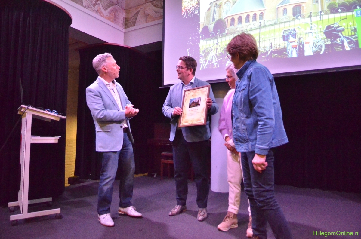Uitreiking Oorkonde van de vrienden van Oud Hillegom