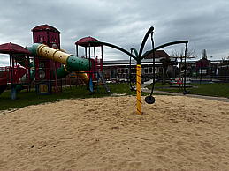 Zweefmolen krijgt tweede leven in Speeltuin Weerestein